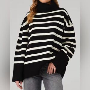 Women’s Striped Oversized Turtleneck Sweater XS/S